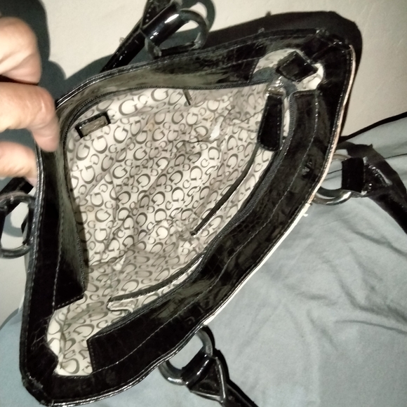 Guess medium pleather purse - Picture 4 of 7
